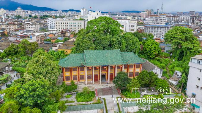 1929年10月25日，紅四軍大部隊進抵梅城大浪口，隨即直搗北門祖廟，搶占了金山頂，勝利攻占粵東重鎮——梅城（上網）.jpg
