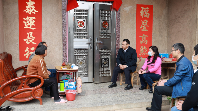 慰問結對共建村困難黨員活動.JPG
