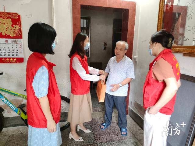 婦聯開展走訪慰問活動。