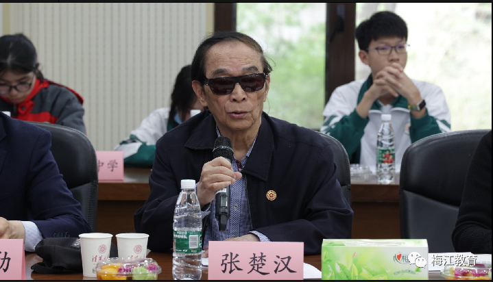 研學團與張楚漢院士交流.png
