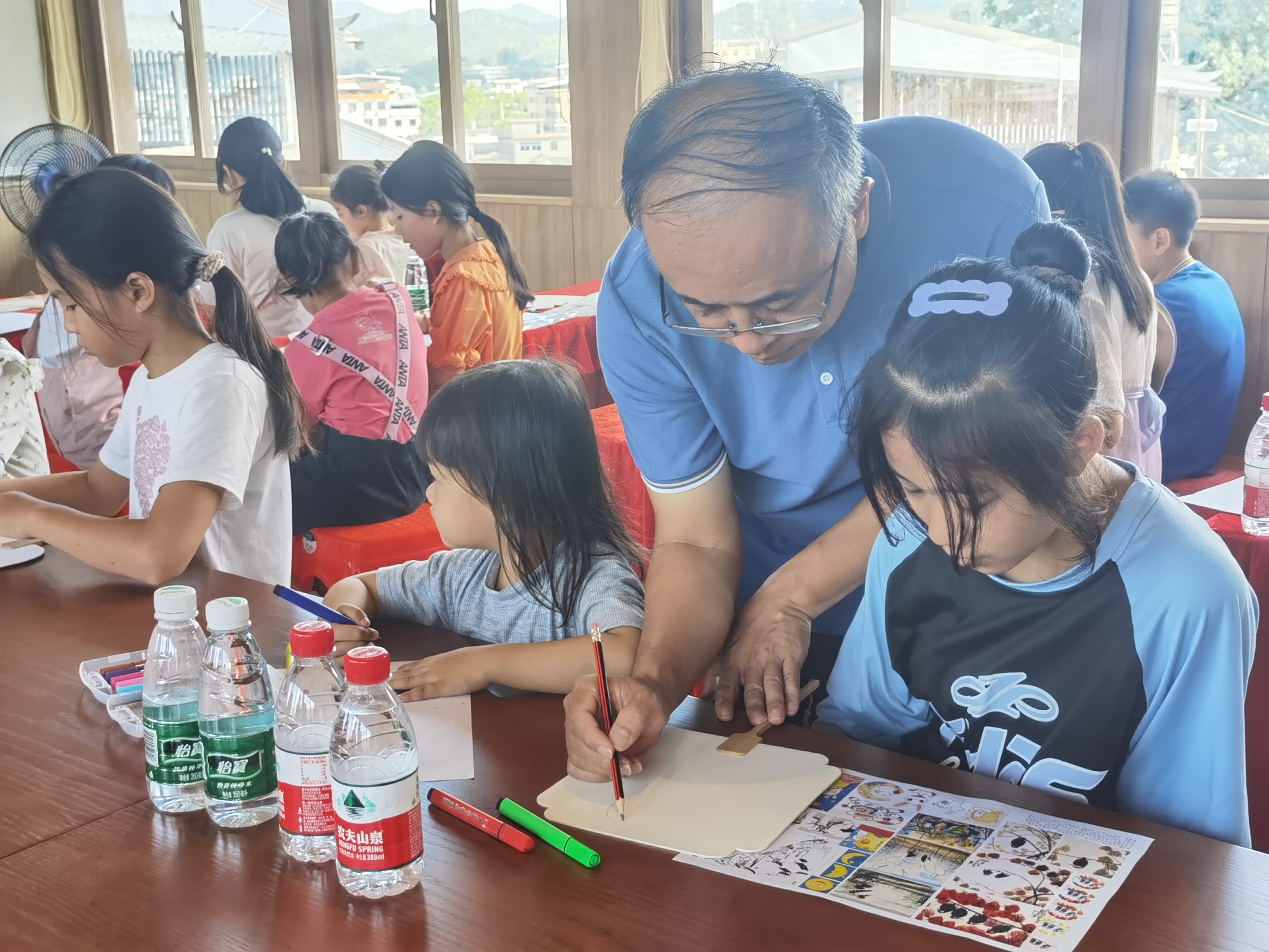 2023年9月23日  區婦聯等單位在西陽閣公嶺村開展繪中秋 畫團圓親子繪畫活動.jpg