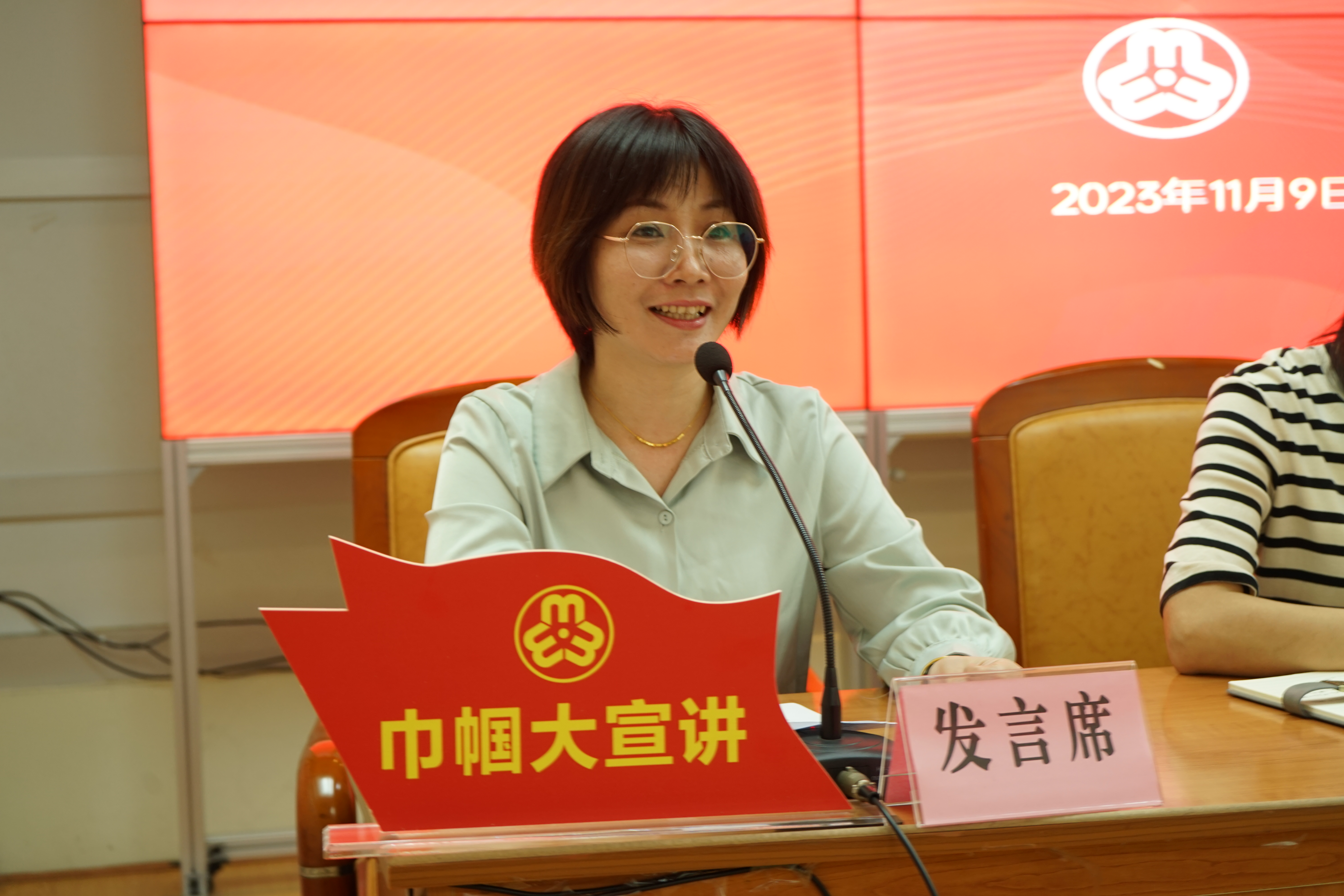 梅江區婦聯召開會議學習宣傳貫徹中國婦女第十三次全國代表大會精神 (3).JPG