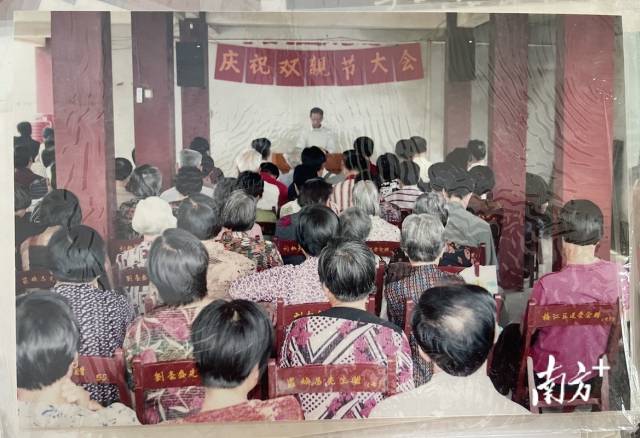 過(guò)去母親堂舉行雙親節(jié)慶祝大會(huì)留影。受訪者供圖
