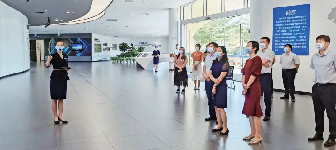 審計(jì)人員在南沙自貿(mào)區(qū)調(diào)研南沙港建設(shè)情況