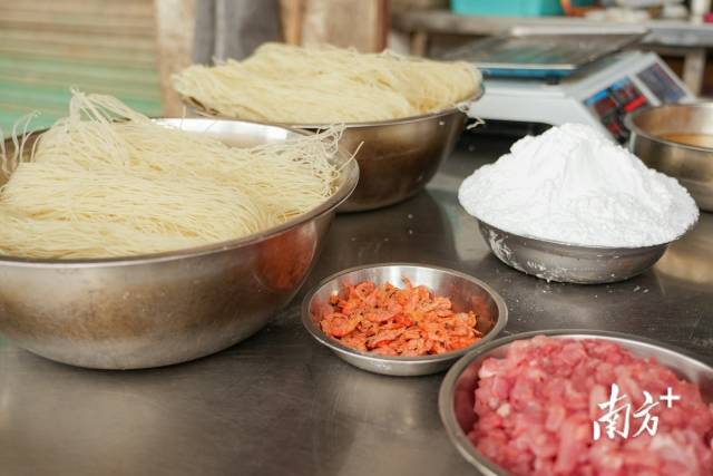米粉圓的原材料有米粉、木薯粉、豬肉等。